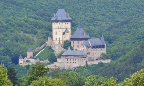 Karlštejn – Tajemný hrad plný historie a krásy